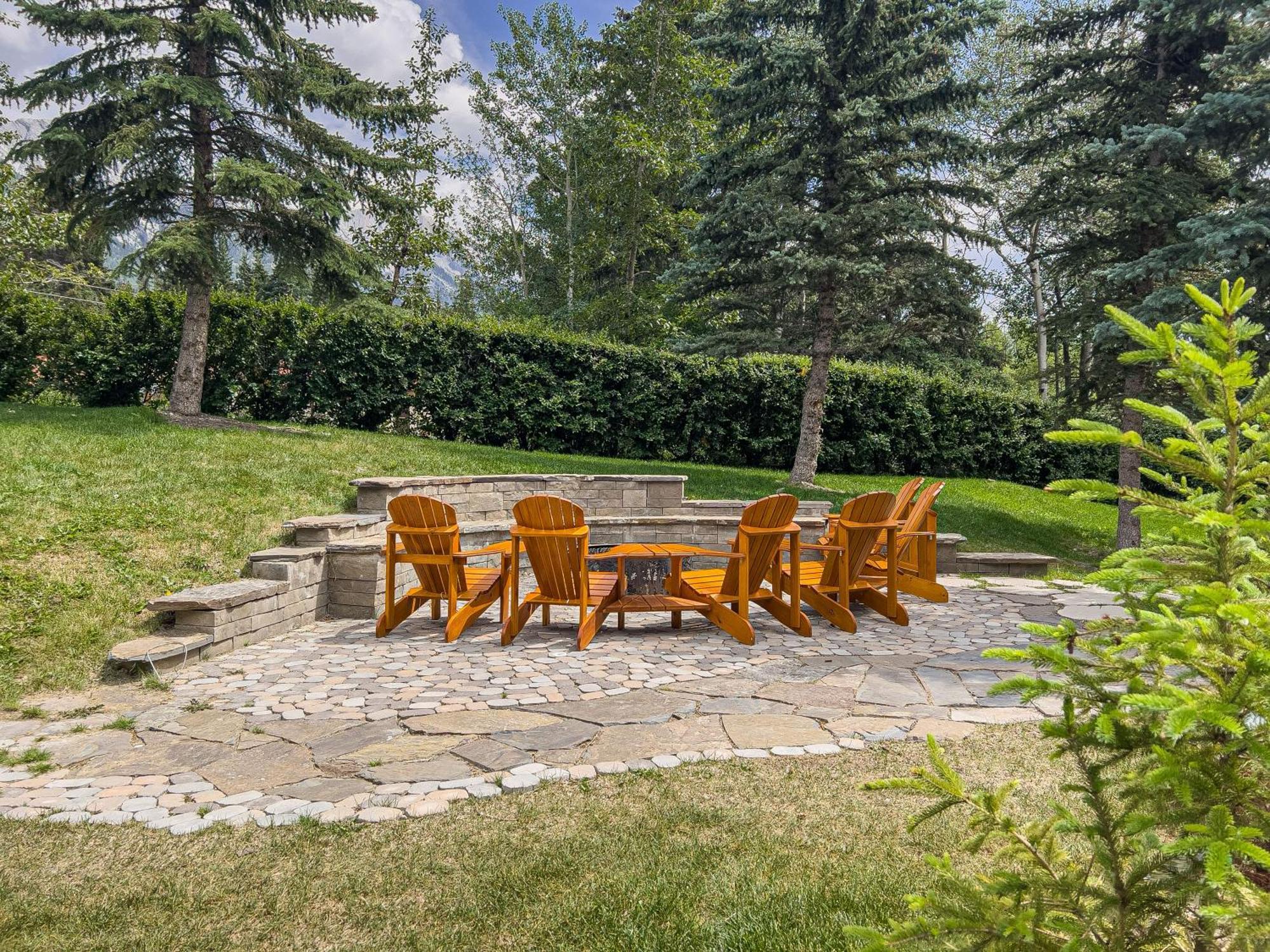 B212 Hot Tub, Ac X3, Parking, 2 Min To Banff Gate Apartment Canmore Exterior foto