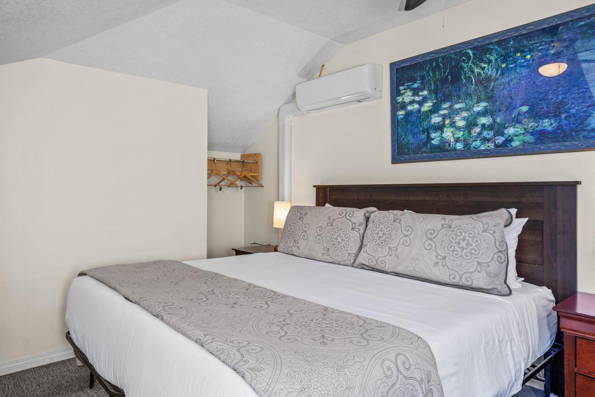 B212 Hot Tub, Ac X3, Parking, 2 Min To Banff Gate Apartment Canmore Exterior foto