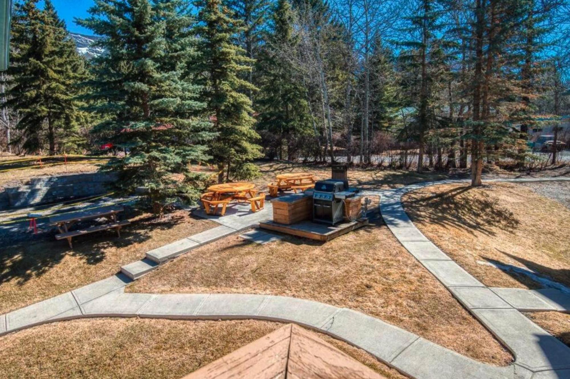 B212 Hot Tub, Ac X3, Parking, 2 Min To Banff Gate Apartment Canmore Exterior foto