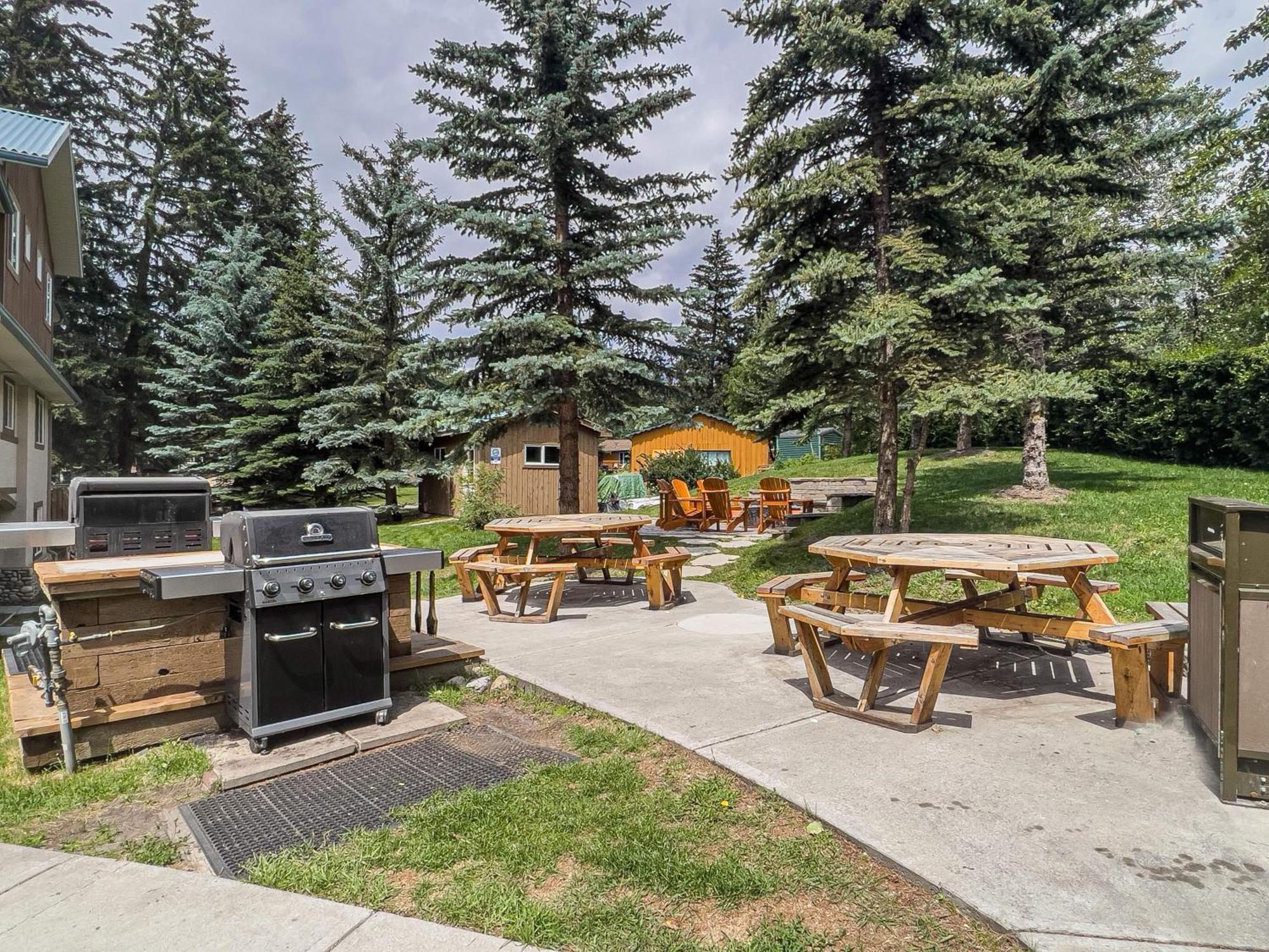 B212 Hot Tub, Ac X3, Parking, 2 Min To Banff Gate Apartment Canmore Exterior foto