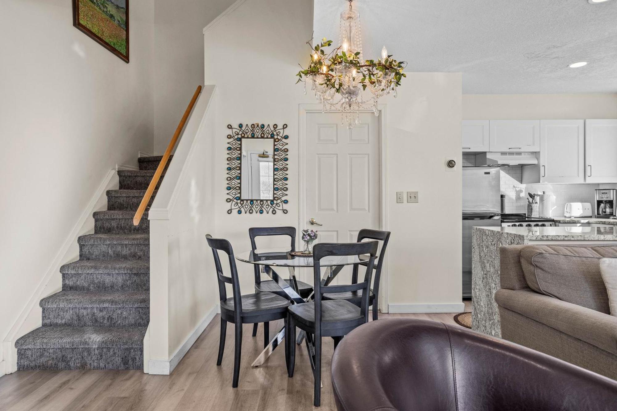 B212 Hot Tub, Ac X3, Parking, 2 Min To Banff Gate Apartment Canmore Exterior foto