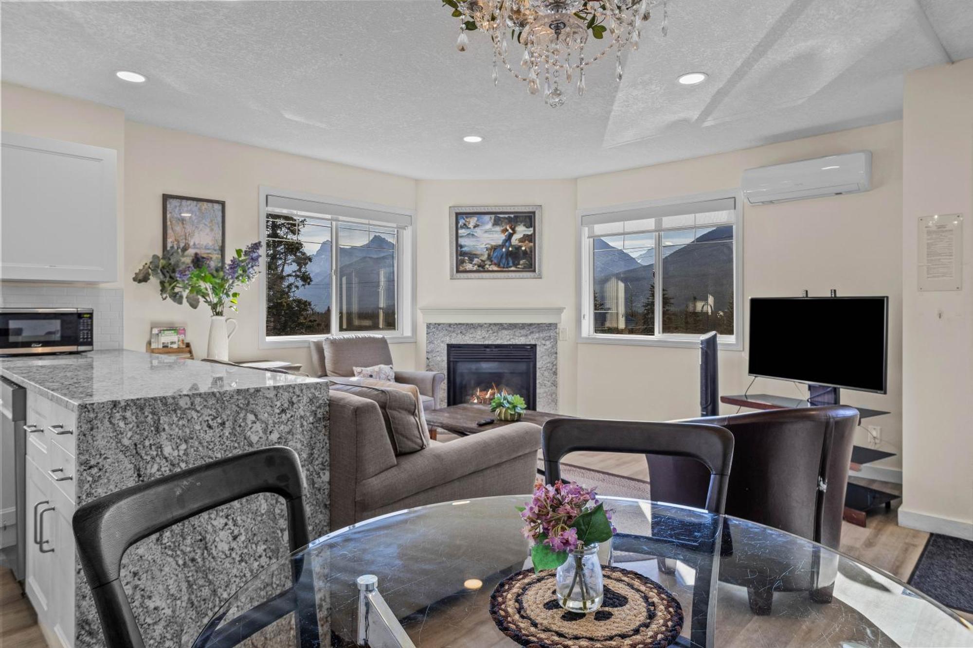 B212 Hot Tub, Ac X3, Parking, 2 Min To Banff Gate Apartment Canmore Exterior foto
