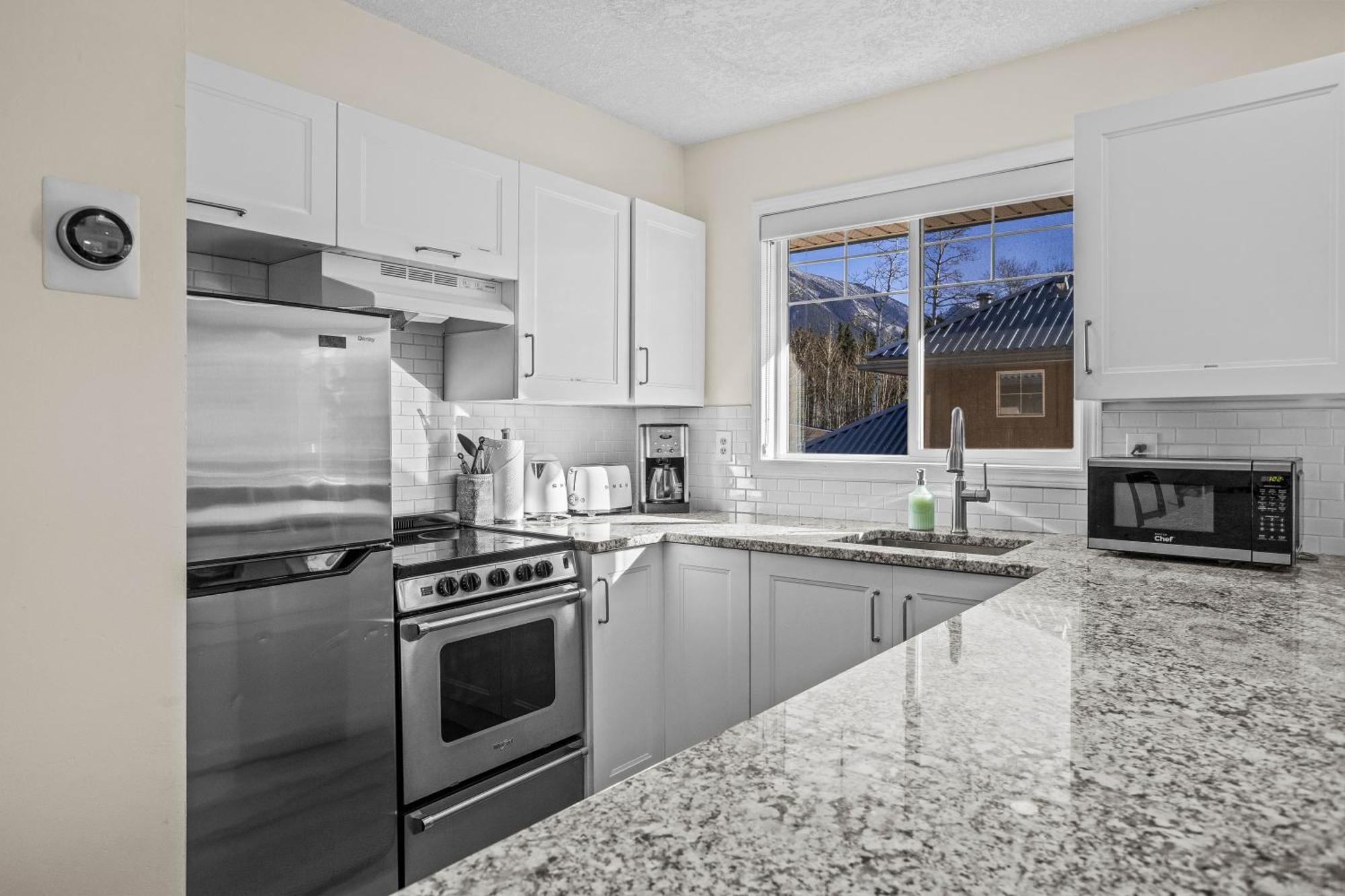 B212 Hot Tub, Ac X3, Parking, 2 Min To Banff Gate Apartment Canmore Exterior foto