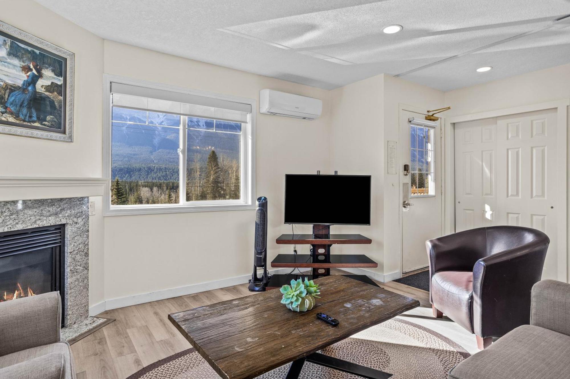 B212 Hot Tub, Ac X3, Parking, 2 Min To Banff Gate Apartment Canmore Exterior foto