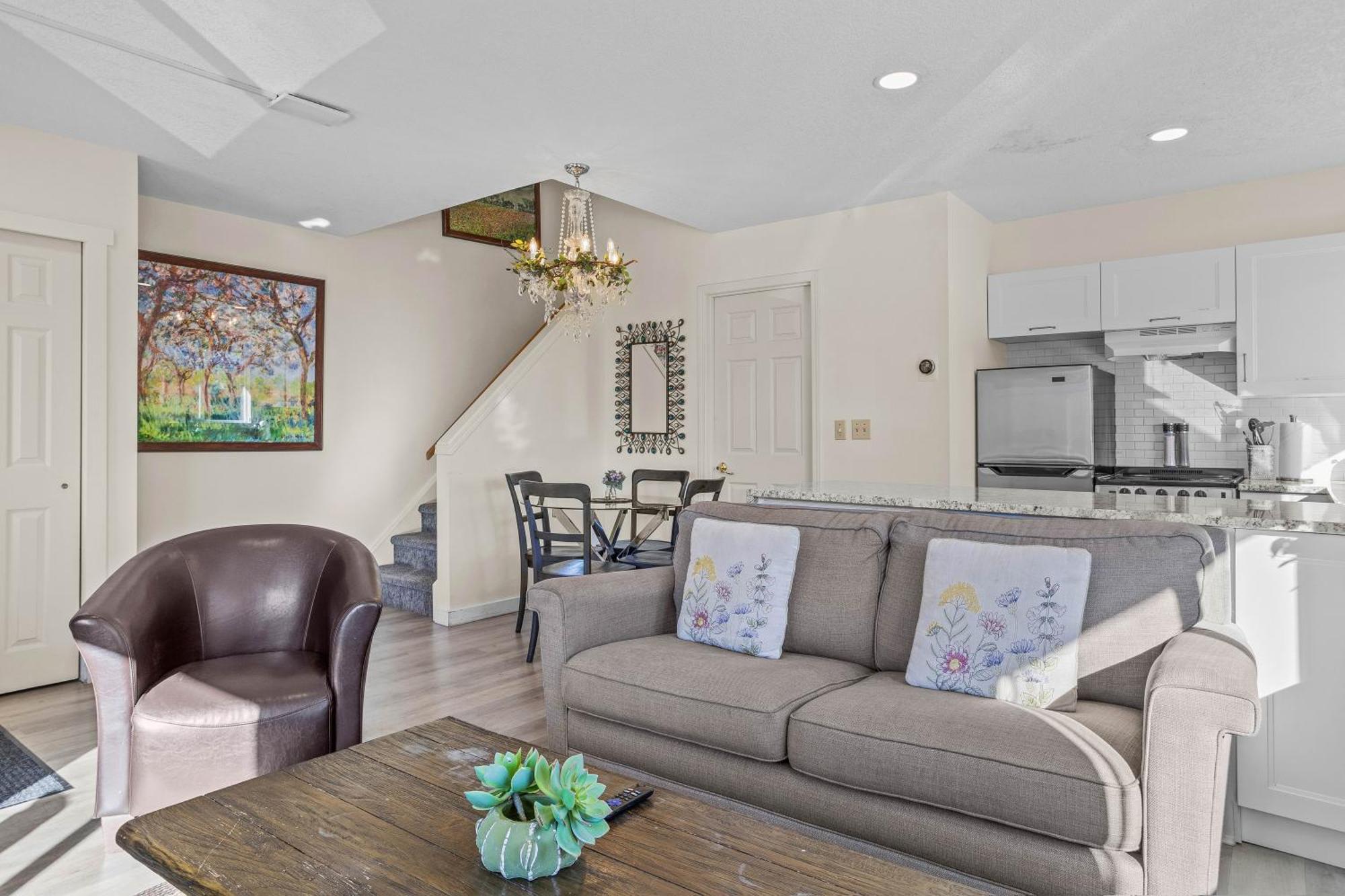 B212 Hot Tub, Ac X3, Parking, 2 Min To Banff Gate Apartment Canmore Exterior foto