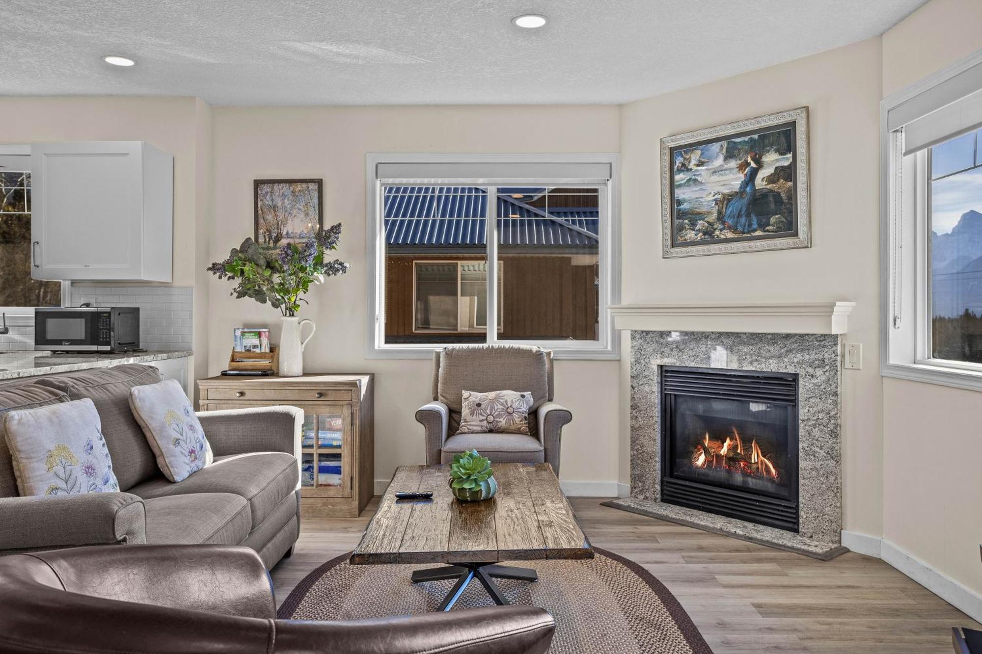 B212 Hot Tub, Ac X3, Parking, 2 Min To Banff Gate Apartment Canmore Exterior foto